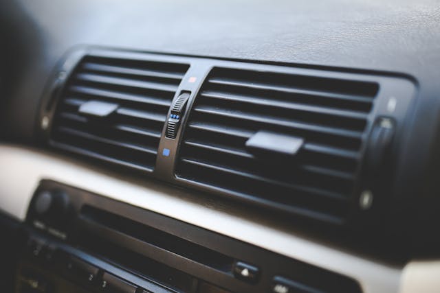 Les signes indiquant qu&rsquo;il est temps de recharger la climatisation de votre voiture
